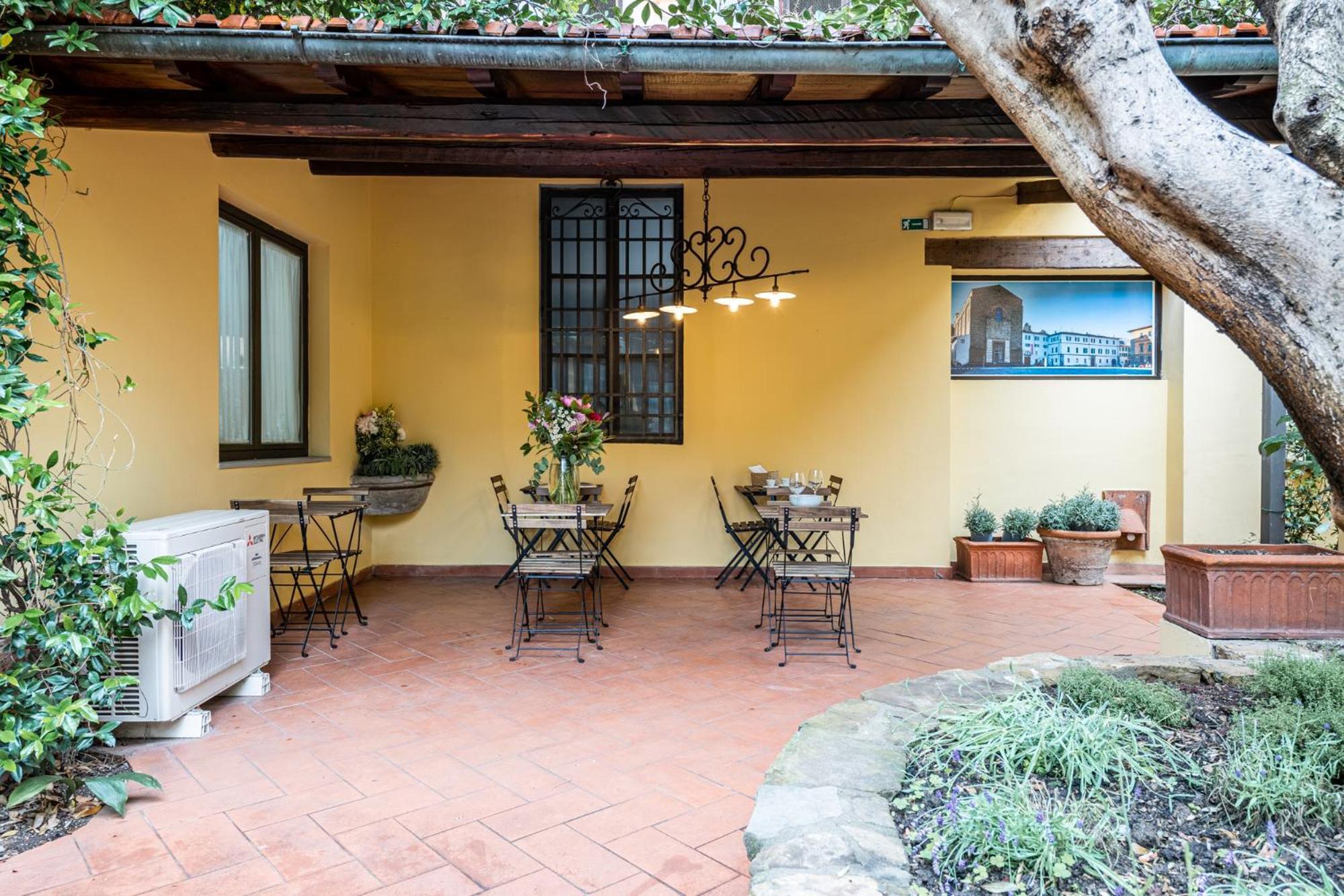 Cortile Santa Monaca Apartment Флоренция Екстериор снимка